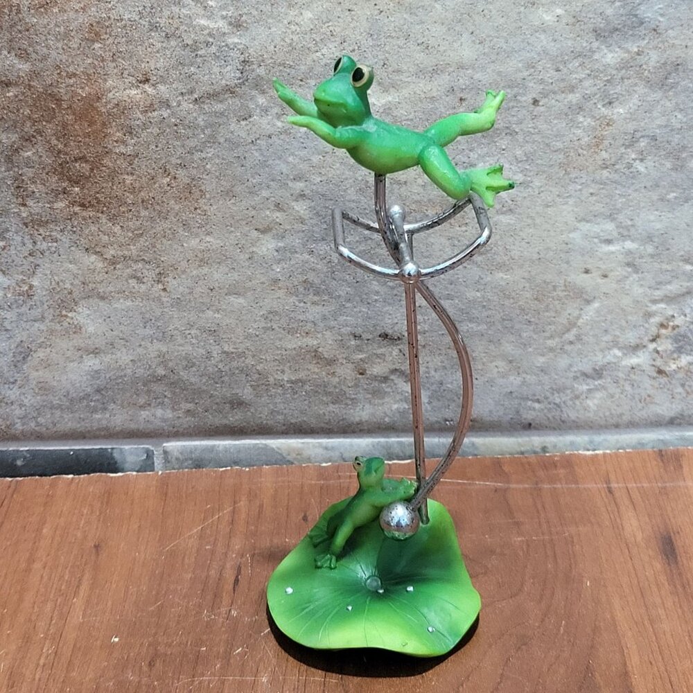 Stress Reliever Pendulum Swinging Frog On Lily Pad Resin